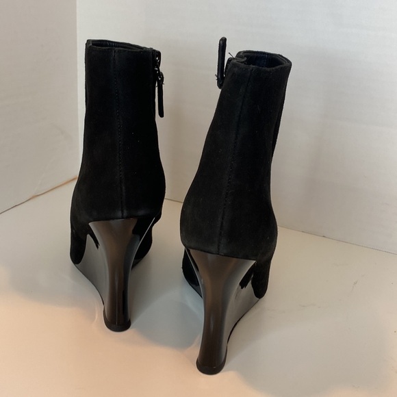 Tory Burch sued black booties with heel size 7 - Picture 3 of 7
